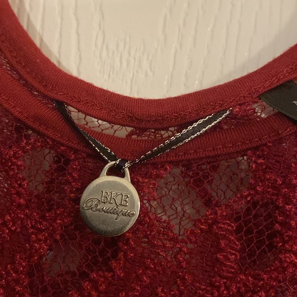 BKE Boutique size medium red floral mesh long sleeve top - Picture 4 of 7